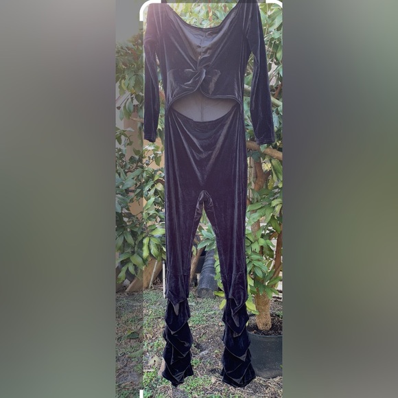 ✨⚡️💥Black Velvet Catsuit with Stacked Legs - Picture 4 of 14